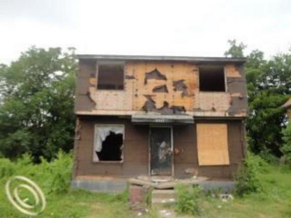 Parker Caddesi zerindeki bu ev bir hayli bakmsz grnyor. 1972'den beri ayakta olan yapda 2 oda, bir banyo bulunuyor. Fiyat 150 dolar...