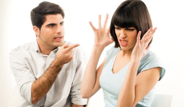 Buna karn mutsuz evliliklerde eler sorun olutuunda karlarna birbirlerini alyorlar. Sungur, evliliklerde en zor eyin elerden birinin dierini ne tamamen terk edip gidecek kadar kt ne de tamamen adanp kalacak kadar iyi grmesi olduunu sylyor.