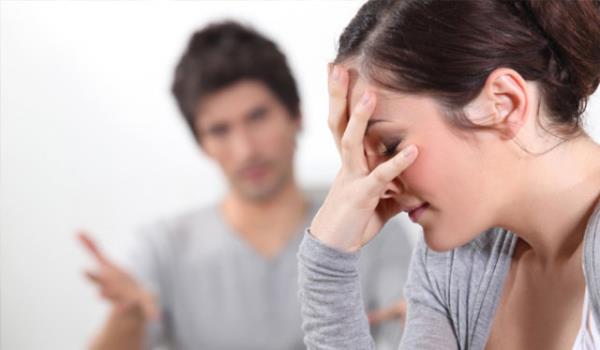 EVLLKTE KADINLARIN HATALARI    -Bakalarnn yannda elerini deersizletirecek sylem ya da davranlarda bulunma    -Srekli gemii gndeme getirme (gemiteki aclara apka karlmadn dndkleri iin)    -Sylemlerini sk sk tekrarlamak (duyulmadn dnerek)