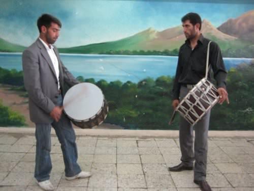 Denizli'de ramazan davulcularnn Krte mani sylemesi yasakland. (2004)