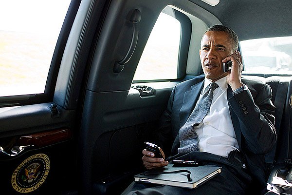 panik dmesi  <br>  Olas bir panik halinde Obama`dan baka kimsenin kullanamayaca bir ``panik dmesi`` bulunuyor.