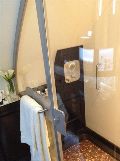 A380'lerde rezidansn yan sra, sit oda olarak da 9 'apartman' bulunacak. Bu apartmanlarda da yine kzakl kaplar, minibar, gardrop, yatak ve televizyon bulunacak...