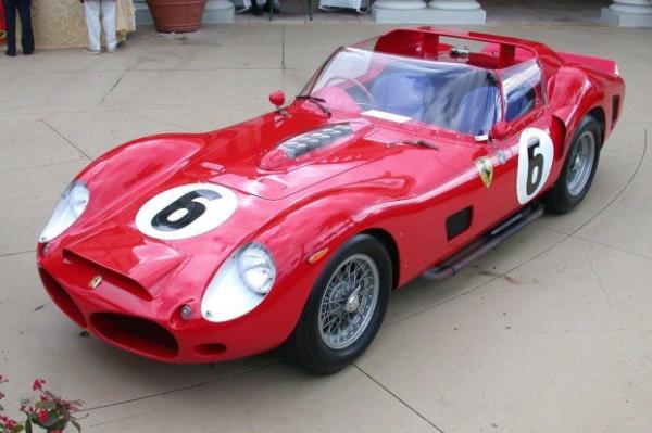 1962 Ferrari 330 TRI/LM: Yaln�z tek bir tane �retilen bu otomobil, 4 litrelik 400 beygir g�c�nde V12 motora sahip. Motoru �nde olan bu otomobilin de�eri 9,3 milyon dolar.