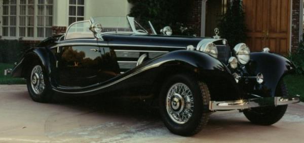 1937 Mercedes-Benz 540K Special Roadster: 180 beygir g�c�nde 5,4 litrelik 8 silindirli bir motora sahip olan bu otomobil toplamda 26 adet �retilmi�tir. De�eri de 8,2 milyon dolar.