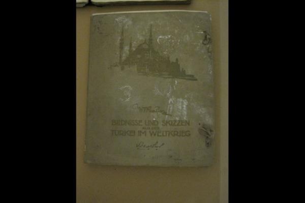 Konu ivedilikle Yazma Eser Ktphanesi zimmetlilerinden ve ayn zamanda vekleten Mze Mdr Yardmcl grevini yrten Glendam Nakipolu'na bildirilmitir.