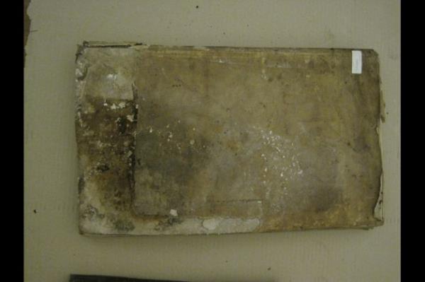 slam tarihinin en deerli eserlerinin yer ald Topkap Saray&#8217;ndaki &#8216;El Yazmalar Ktphanesi&#8217;nin durumu iler acs. Yukardaki fotoraflar 4 Aralk 2009&#8217;da ekildi, aradan  buuk yl gemesine ramen eserlerle ilgili elle tutulur bir alma henz yaplmad.