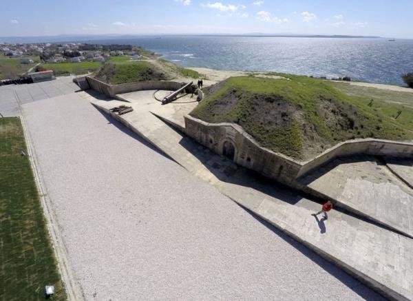 anakkale Kara Savalar'nn 100. yl dolaysyla Gelibolu Yarmadas Tarihi Milli Park'nda 24-25 Nisan'da yerli ve yabanc ok sayda devlet adamnn katlmyla dzenlenecek trenlerin hazrlklar tamamland.