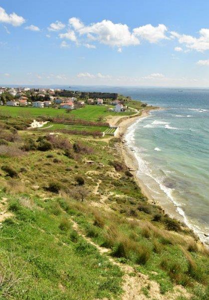 Savalardan kalma toplardan birinin yer ald Mecidiye Tabyas'ndaki Seyid Onba ile silah arkadalarnn heykellerin yan sra Soanldere ehitlii ve Ant ile ahindere ehitlii ve Ant'nda ziyareti younluu gzleniyor.
