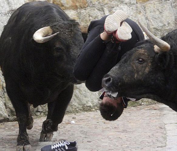 spanya'nn gneyinde Teulada ehrinde dzenlenen yerel bir festivalde bu korkun grntler kaydedildi.