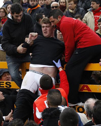 spanya'nn Ciudad Rodrigo ehrinde dzenlenen "Carnaval del Toro" (Boa Karnaval) 20 yandaki Amerikal turist Benjamin Miller iin ok da iyi gemedi...