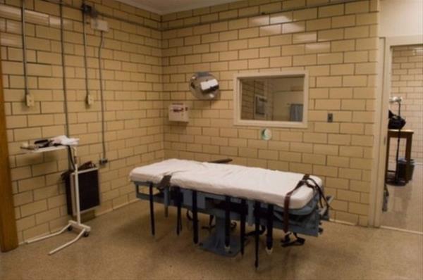 1997 ylnda Oregon'da bir mahkumun zehirli ine ile infaznda kullanld.