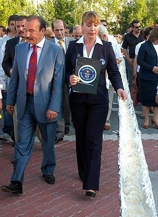 zmit&#8217;te dzenlenen Pimaniye Festivali&#8217;nde retilen 1040 metrelik pimaniye &#8220;dnyann en uzun pimaniyesi&#8221; nvann alarak Guinness Rekorlar Kitab&#8217;na girmeye hak kazand.