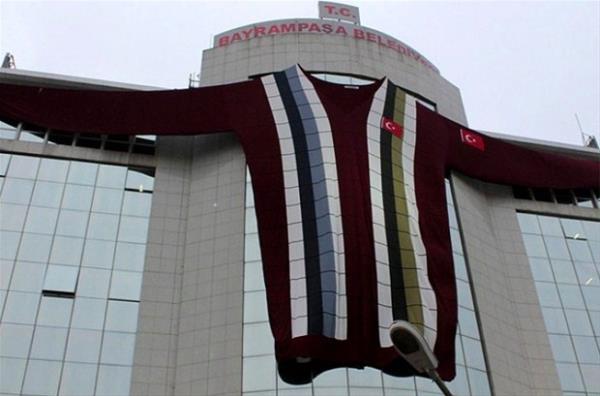 Bayrampaa Belediyesi tarafndan hayata geirilen ve Guinness Rekorlar Kitab&#8217;na giren 45 metre geniliinde, 18 metre enindeki kazak, 45 kii tarafndan 30 gnde tamamland