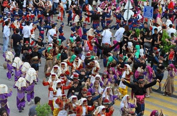 Aydn&#8217;da yresel kyafetli efeler Guinness Rekorlar Kitab&#8217;na girmeyi baard.