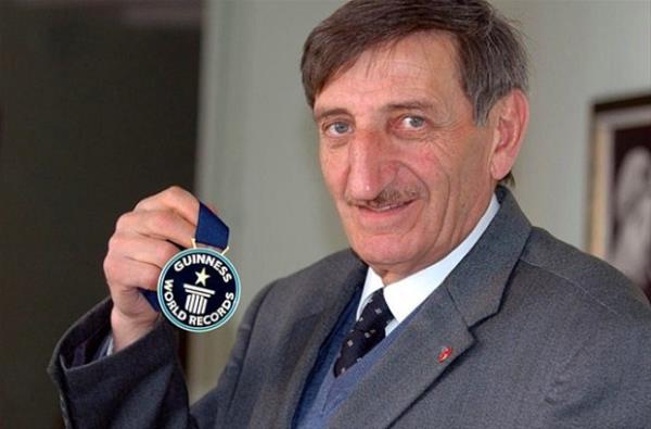 Mehmet zyrek, 8,8 santimlik uzunluunda ki burnu ile &#8220;Dnya Altn Burun ampiyonu&#8221; olarak Guinnes Rekorlar Kitab&#8217;na girdi.