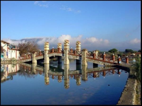 Karacan&#8217;a gre insan sermayesi, emek piyasas, ulatrma ve haberleme gibi ekonomik performansta st sralarda yer alan stanbul ve Kocaeli gibi iller evre boyutunda srasyla 10 ve 34&#8217;nc srada iken; barnma, kadn-erkek eitlii, eitim dzeyi gibi kriterlerle belirlenen sosyal boyut leine gre de srasyla 3&#8217;nc ve 5&#8217;inci srada. Ekonomik boyutta ak ara nde olan stanbul yaam kalitesi endeksinde ise 5&#8217;inci srada yer alyor.