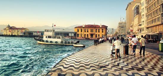 Yaar niversitesi&#8217;nden yaplan aklamaya gre, Yaar niversitesi Meslek Yksekokulu Pazarlama ve D Ticaret Blm Bakan Prof. Dr. Ali Rza Karacan&#8217;n niversitelerde okutulmak zere kaleme ald 708 sayfalk &#8220;evre Ekonomisi ve Politikas&#8221; isimli kitab zmir ve Trkiye&#8217;nin evre karnesini arpc rakamlarla ortaya koydu.