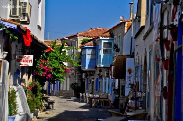 Ege niversitesi Yaynlar&#8217;ndan kan ve Trkiye&#8217;nin eitli niversitelerinde okutulan kitapta Trkiye&#8217;de ekolojik limit am yaandna dikkat eken Prof. Dr. Karacan, &#8220;Ekolojik ayak izi tkettiimiz doal kaynaklarn yeniden retimi, oluan atklarn geri kazanm iin ne kadar kara ve su sahasna ihtiya duyulduunu ortaya koyan bilimsel bir ldr.