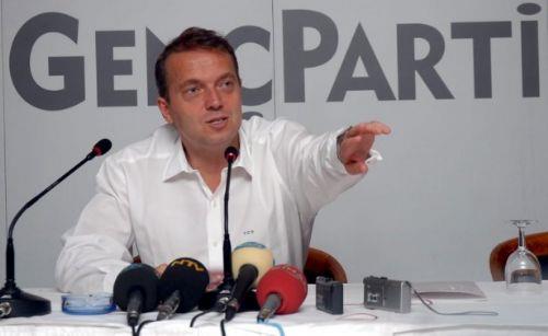 Arivlere bakldnda ok ilgin, bir o kadar da gldren seim vaatleriyle karlayoruz. Siyasi parti liderleri iinde ev, araba, yat, kat, traktr, inek,yol, su, makarna, patates, kmr, elektrik ve farkl ok sayda taahhtte bulunup oy istediler. Karn doyuran vaatlerin yan sra doyurmayan vaatlerde de bulunanlar oluyordu.