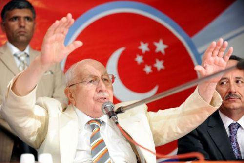 Semene hzl tren vaat eden Erbakan'n en dikkat ekici vaadi ise, 'Her ile bir fabrika ve her ile havaalan' idi. Bu vaatler o dnem gnlerce konuuldu, liderlere yz binlerce oy getirdi. Ama bu vaatlerin pek ou fiiliyata deil, tarihe geti.