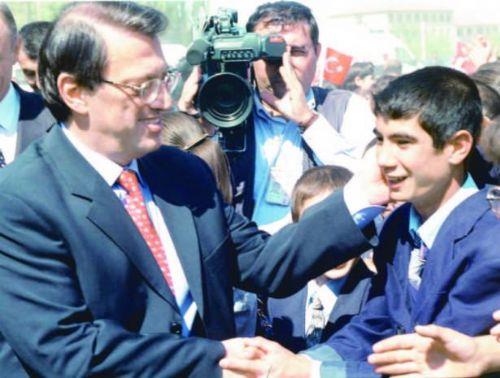 Ylmaz'n en byk byk vaadini 1999 seimlerinde, 'Susurluk'u zeceiz' diyerek verdi. Ancak Susurluk'u zmek kimseye nasip olmad.