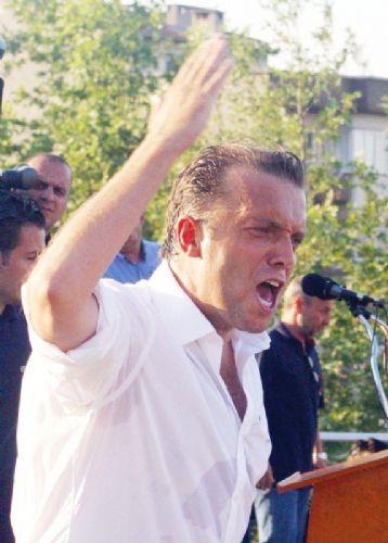 UZAN: MAZOT 1 TL OLACAK <br>  Vaat konusunda Uzan' geecek siyaseti ne geldi ne de gelir.