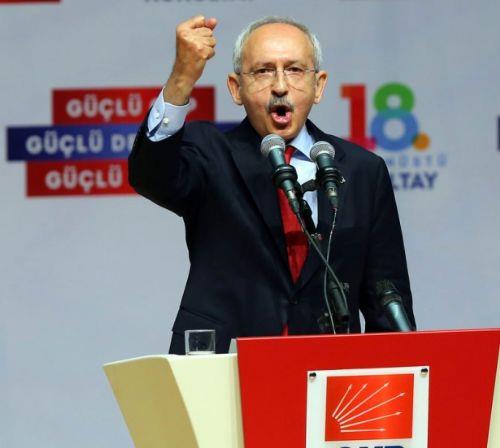 Kemal Kldarolu ise vaad yarnda Deniz Baykal' da geti. Yoksul ailelere 600 TL maa balayacan syleyen Kldarolu'nun "paray nerden bulacaksn" sorusuna verdii, 'Benim adm Kemal, ben bulurum' cevab ise kimseyi tatmin etmedi.