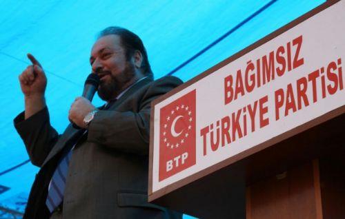 BA: EV HANIMLARINA 500 TL MAA  <br>Haydar Ba'n lideri olduu Bamsz Trkiye Partisi ise, 'Milli ekonomi modeli' ad altnda her ev hanmna 500 TL, maa, 15 bin YTL doum ikramiyesi vereceini ilan etmiti. Ba'n son vaadi ise, 'Asgari cret 5 bin TL...'