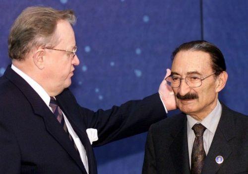 Dnyann birok yerinde krsaldan kente doru g ve yerleim balarken, Ecevit'in 'Kyler kent olacak' szleri havada kald. Ecevit sadece bir ka kyde sembolik deiiklikler yapt.