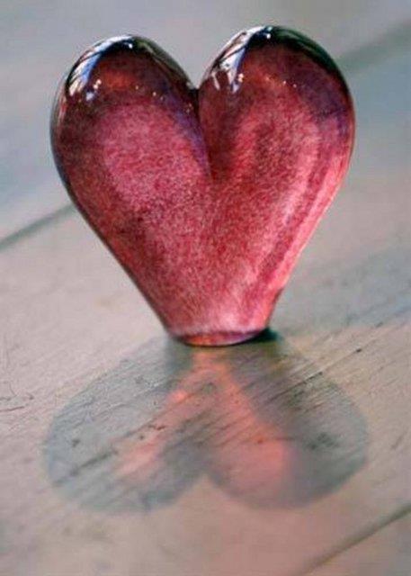 Ak olduumuzda beynimiz "phenylethylamine" retir. Bu kalp atnz hzlandrr ve sizi mutlu yapar. Bu kimyasal madde ikolatada da vardr.