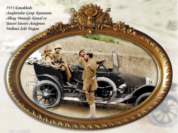 Fotoğrafta, Atatürk&#8217;ün yanında oturan asker, yaveri Süvari Asteğmen Zeki Doğan daha sonra Hava Kuvvetleri Komutanlığı&#8217;nın ilk komutanı olacaktır.