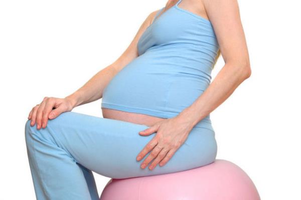 Hamilelik, bitkisel aylarn en dikkatli kullanlmas gereken dnemlerin banda geliyor. Ar bitki ay tketimi, bebekte olumsuz deiiklik veya dklere yol aabiliyor.