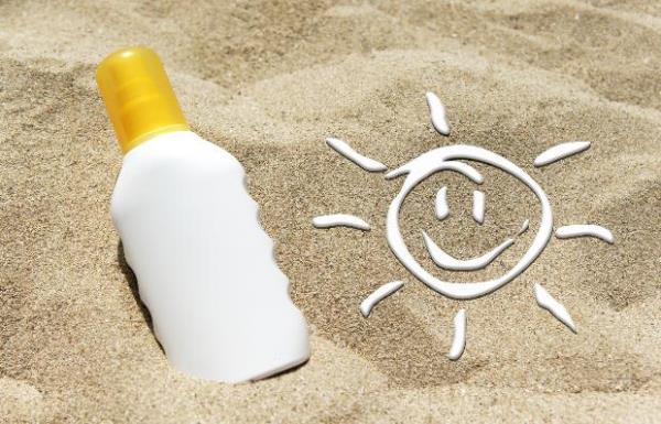 Cildinizi nemlendirin. Cildiniz iin yazn, gneten koruyucu kremleri, kn da atlama ve krklardan korumak iin nemlendiriciyi ihmal etmeyin.