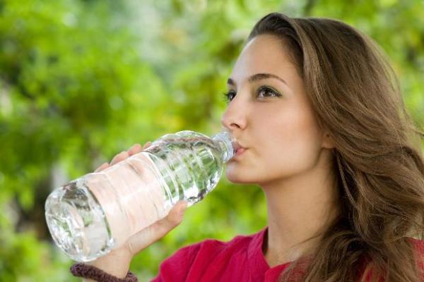 Tok diyetler faydasz. &#8220;Haftada  kilo&#8221; vermeyi vaat eden diyetlerden uzak durun. Kilo vermek istiyorsanz bunu hafta hafta deil, uzun vadede yapmaya aln.