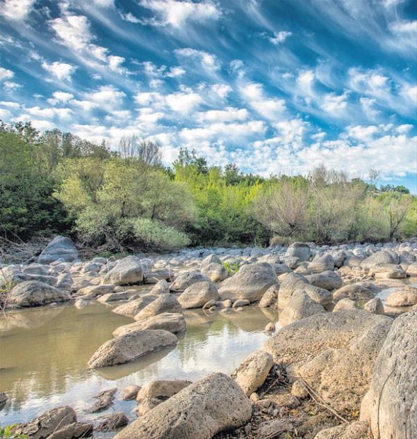 Ermenistan snr    <br>Trkiye ile Ermenistan&#8217; Kars Digor&#8217;daki Arpaay nehri ayryor. Halklak Ky&#8217;ndeki 42 numaral snrta komusu Baran Ky&#8217;ne selam veriyor.