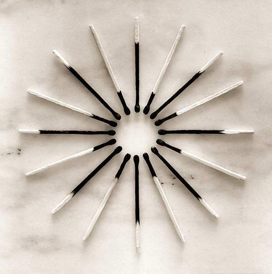 Fotoraf sanatlarnn, siyah-beyaz karelerde oynadklar bu "akl oyunlar"n zmek, dikkat istiyor...