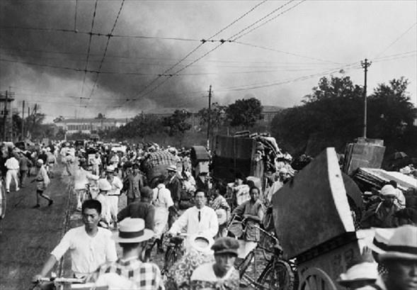 1 Eyll 1923 Kanto Depremi: Japonya'nn bakenti Tokyo ve evresinde byk ykma yol aan 8,9 byklndeki deprem ve ardndan kan yangnlar, 143 bin kiinin lmne neden oldu.