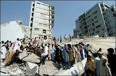8 Ekim 2005 Pakistan Depremi: Pakistan'n kuzeyinde meydana gelen 7,6 byklndeki depremde Muzaffarabad, Kemir ve Uri'de 86 bin kii ld, 4 milyon kii evsiz kald.