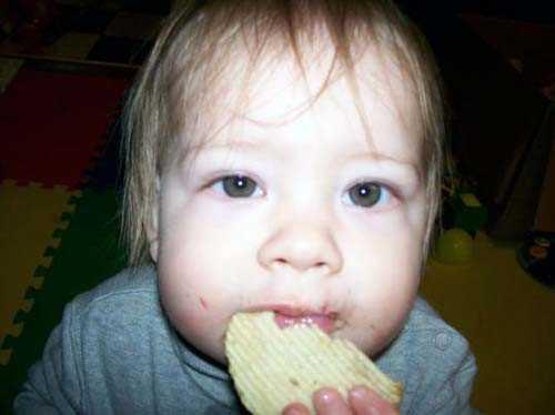 Patates cipsleri: New York'ta kefedildi  <br>  A George Crum, bir mterisi patates kzartmalarnn ok kaln olmasndan ikayeti olunca, ok ince dorad patatesleri kzartmaya balad ve bylece patates cipsi domu oldu.