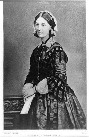 Florence Nightingale:<br>  Elinde lambasyla "ifa veren melek" olarak tannan Nightingale, yaamnn yarsn hemire olarak deil "hasta" olarak geirdi.