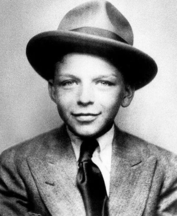 Frank Sinatra 10 yanda (1925)