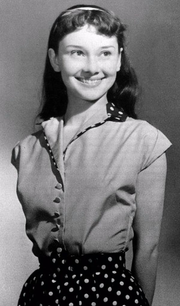 Audrey Hepburn - 13 (1942)