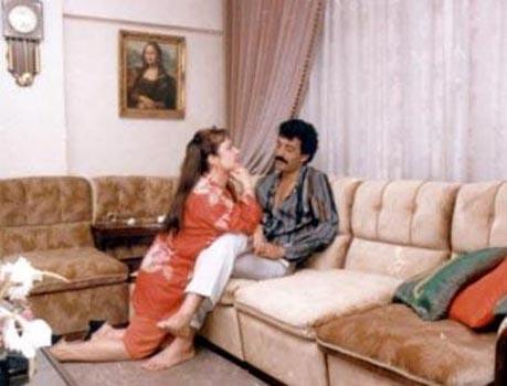 ift Malatya'da bir konserde tant. Konserde Grses, Nur'dan sonra sahne ald. Bu durumu kskanan Nur'la Grses arasnda tartma balad. Tartma uzaynca sinirlenen Grses, Muhterem Nur'a bir tokat att.