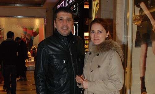 Gerekten de ift ksa bir sre sonra dhyaevine girdi.