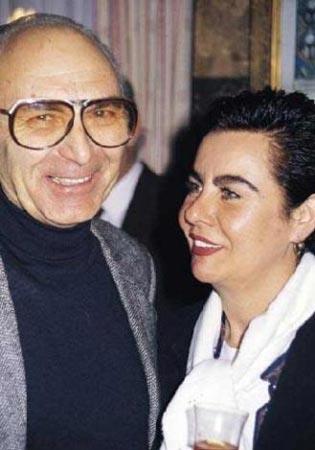 ocuk yanda girdii sinemada zirveye kan, Trk sinemasnn doruklarnda kalan Fatma Girik, bugn 50'nin zerinde. Memduh n ise 70'nin... Aralarndaki ya fark mutluluklarn hi engellememi, bilakis kamlam.