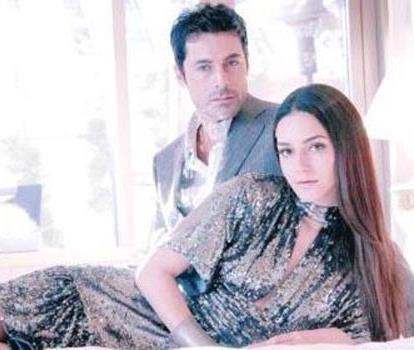 ift 4 yllk bir beraberliin ardndan 2005'te nikah masasna oturdu.