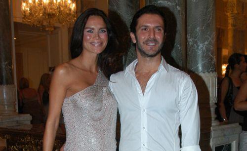 Tan, sahibi olduu YKM firmasnn katolog ekimleri iin uzun sredir ilgi duyduu Ebru all ile allmasn istedi. Ajans araclyla Ebru all ile anlat. Tah, iki gn sren katalog ekimleri boyunca bir an bile setten ayrlmad.