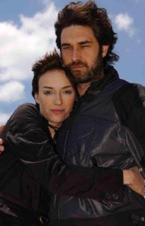 Evlilik teklifinin nasl geldiini ise bir rportajda Sema imek yle anlatmt: "Bir gn arabada sinemaya gidiyoruz. Ani bir fren yapt, bana dnp `Ben seninle evlenmek istiyorum` dedi. Mutlu iftin Rzgar adnda bir oullar var. Ama onlarn da mutluluklar sona erdi. nl iftin yollar srpriz bir ekilde ayrld.