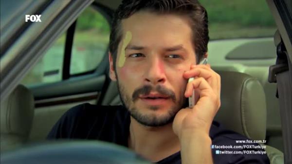 "Beikta &#8216;ak&#8217;tr. Tutmak iin bir sebep yoktur. Karlksz bir aktr. Tribnde olmay, Beiktal olmay ok seviyorum. Rengim hep siyah- beyaz. Oyuncu arkadam Berk Oktay da iyi bir Beiktal. Biz her maa beraber gideriz. Byle bir ekibimiz var oyuncu kadrosu. Trkiye&#8217;de Haluk Bilginer hayatmzn vaz geilmezi. Altan Erkekli ile ok oynamak isterdim ve u anda oynuyorum. Keke birgn Bilginer ile beraber oynasam. O en byk hayalimdir. nallah bir gn gerekletiririm."