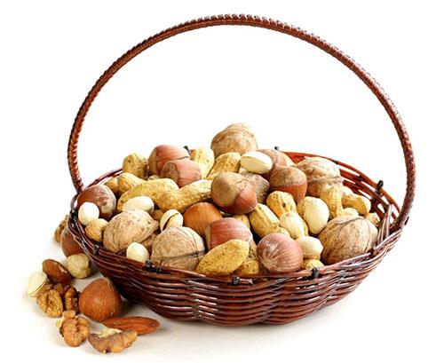 BAIRSAK SALII ZERNE ETKLER    <br>  Ceviz ieren bir diyet (insan diyeti edeeri yaklak olarak 2 onz) iki kategorinin orann anlaml lde deitirmitir; dolaysyla &#8220;cevizin salk zerinde faydal etkilerini gsterdii ve barsan mikrobiyal ortamn deitiren yeni bir mekanizma&#8221; olduunu gstermektedir. Bu alma hayvanlar zerinde denendii iin insanlar iin sonularn ne olaca konusunda henz yorum yaplmamaktadr.